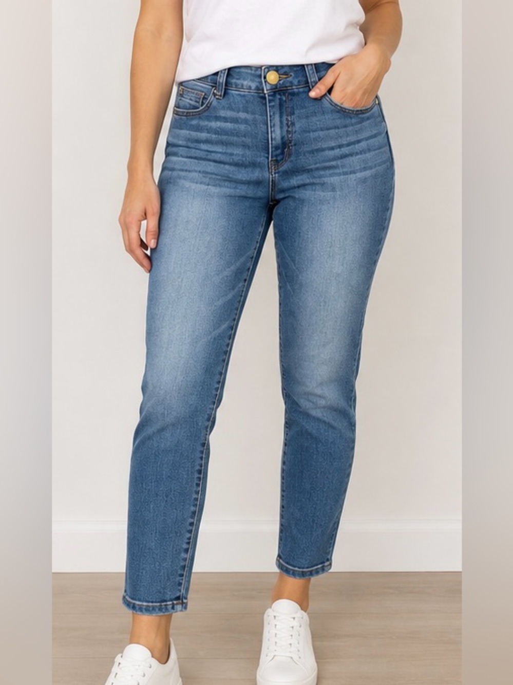 Democracy “Ab”solution Petite Jeans Size 8P Cropped Ankle Medium Wash